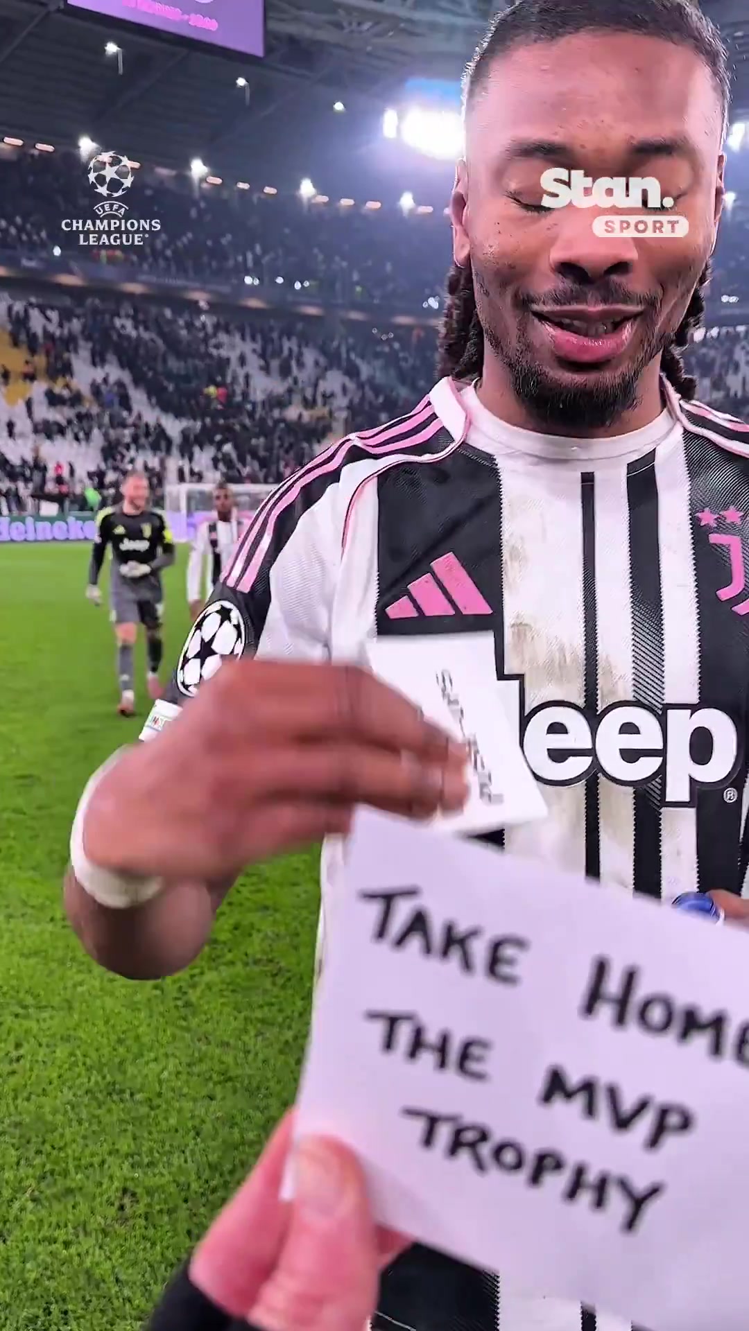 九游官网入口-K·图拉姆领取全场最佳奖杯时选错纸条：做10个俯卧撑